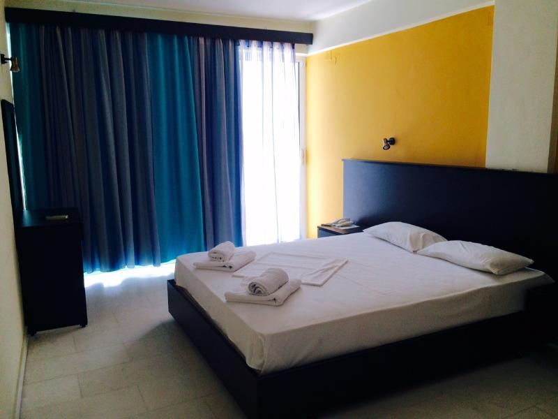 טולון Asteria Hotel מראה חיצוני תמונה